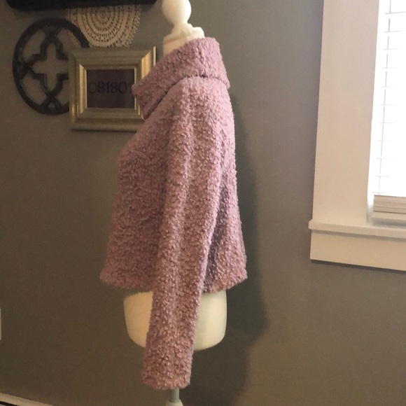 Crop style cowl neck popcorn sweater - Picture 3 of 6